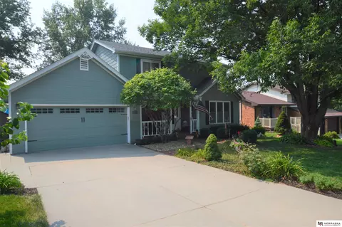 7511 Cooper Ave, Lincoln, NE 68506