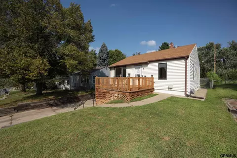 4117 N 60 St, Omaha, NE 68104