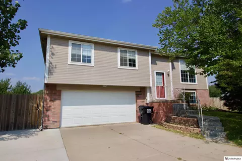 1126 Sheriff Cir, Papillion, NE 68046