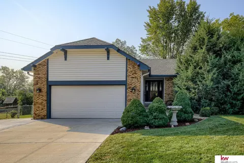 4207 Bob White Cir, Bellevue, NE 68123