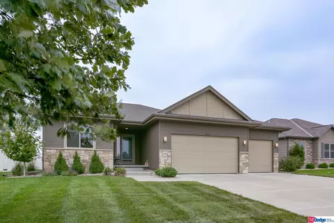 4415 N 204 Ave, Elkhorn, NE 68022