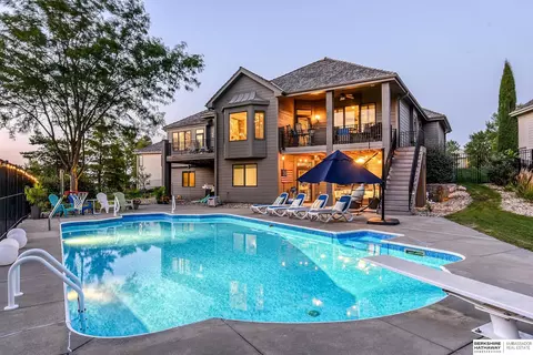17649 Douglas Cir, Omaha, NE 68118