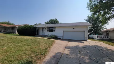 3709 Suburban Dr, Bellevue, NE 68147