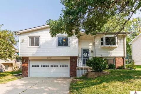 6136 NW 12th St, Lincoln, NE 68521