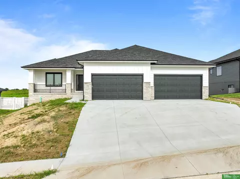 11923 S 109th St, Papillion, NE 68046