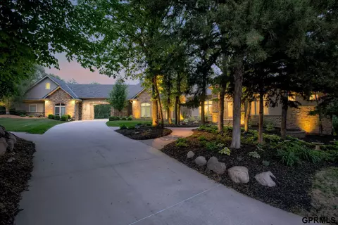 5011 S 239 St, Elkhorn, NE 68022