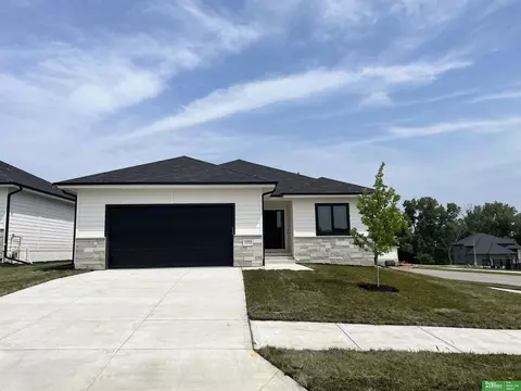 20804 Ellison Ave, Elkhorn, NE 68022