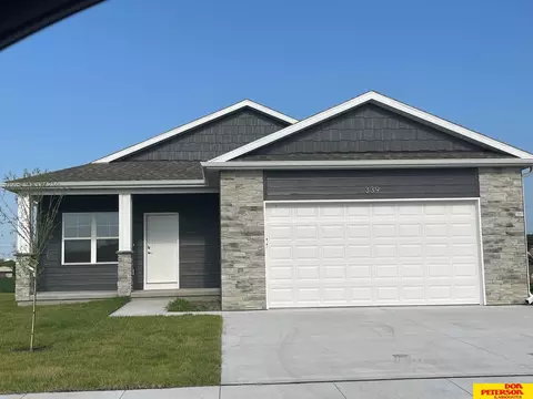 339 Thornbird Dr, Fremont, NE 68025