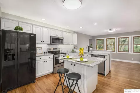 7803 Park View Blvd, La Vista, NE 68128