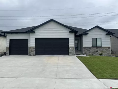 6450 Las Verdes Ln, Lincoln, NE 68523