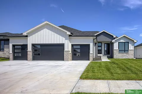 5419 N 212th St, Elkhorn, NE 68022