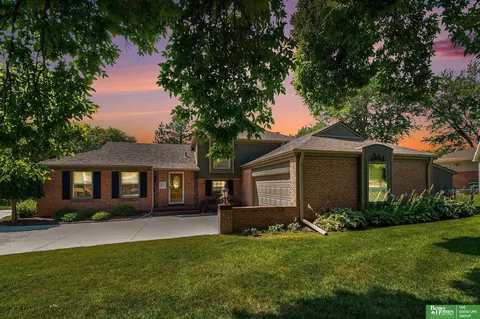 7214 N 70 Ave, Omaha, NE 68152