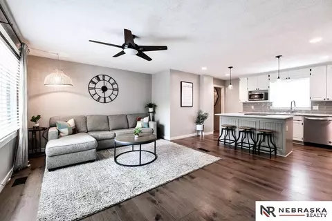 7705 Lillian Ave, La Vista, NE 68128