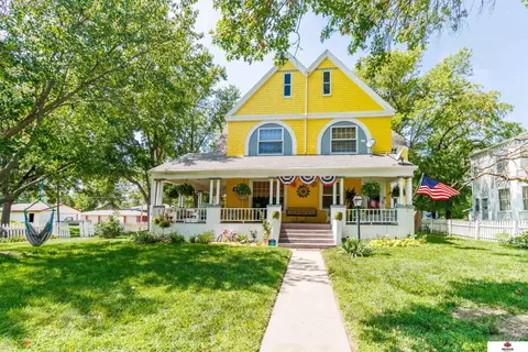 701 N 9th St, Beatrice, NE 68310 photo 2