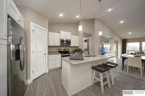 17111 Nicholas Cir, Omaha, NE 68118