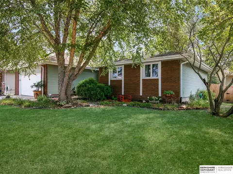 5261 N 110 Cir, Omaha, NE 68164