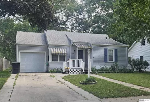 1130 N Locust St, Wahoo, NE 68066