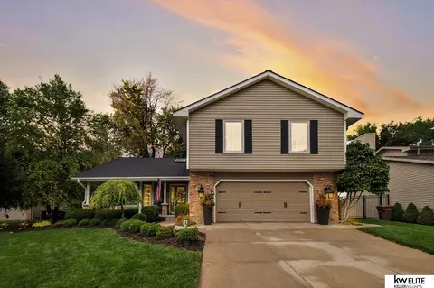 2810 Nottingham Dr, Bellevue, NE 68123
