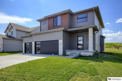 16117 Isabella St, Bennington, NE 68007