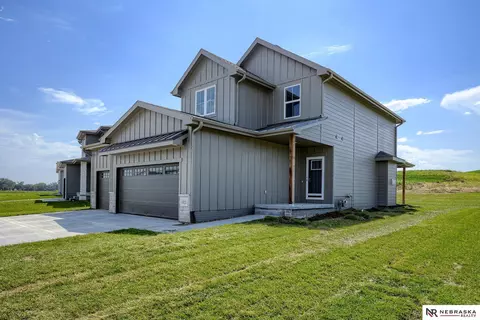 16121 Isabella St, Bennington, NE 68007