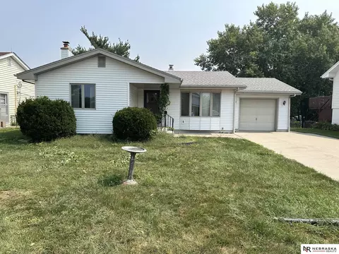 317 N Molley St, Bennington, NE 68007