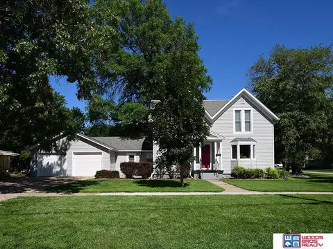 816 Chestnut St, Friend, NE 68359