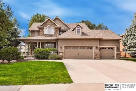 7505 Overview St, Papillion, NE 68046