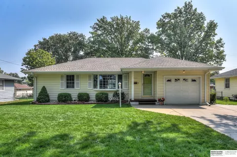 3521 S 52 St, Omaha, NE 68106