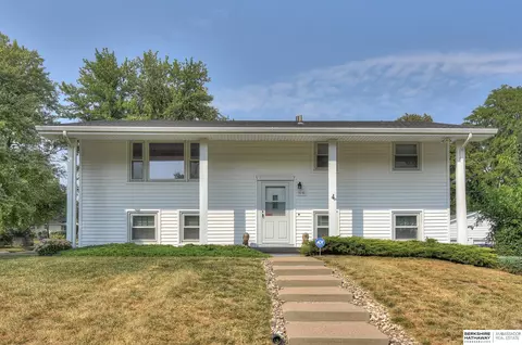 9242 Tomahawk Blvd, Omaha, NE 68134