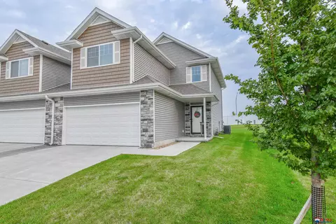 8759 Ridge Hollow Dr, Lincoln, NE 68526