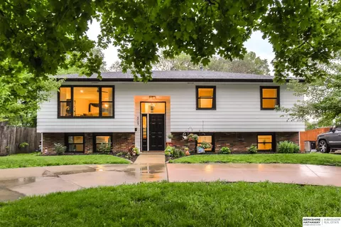 609 N Walnut St, Glenwood, IA 51534