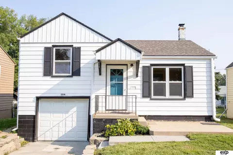 2516 Sharon Dr, Omaha, NE 68112