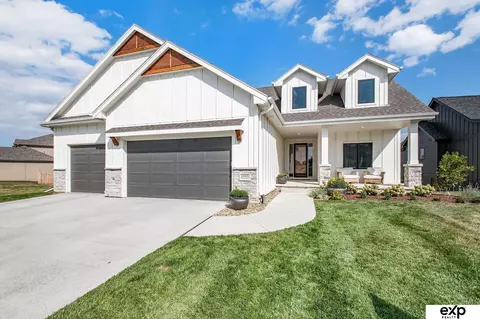 1045 Hazel Ln, Springfield, NE 68059