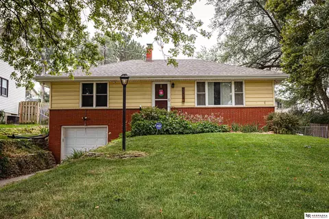 3328 S 52nd St, Omaha, NE 68106
