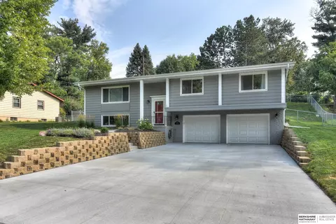 10265 Ohio St, Omaha, NE 68134