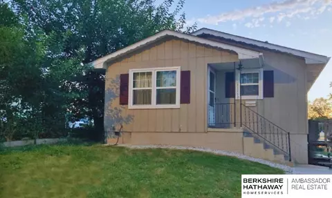 5018 S 38 St, Omaha, NE 68107