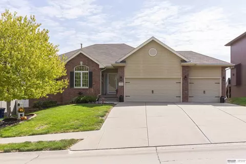 213 N 202 St, Omaha, NE 68022