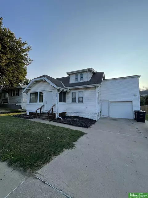 3107 S 60 St, Omaha, NE 68106