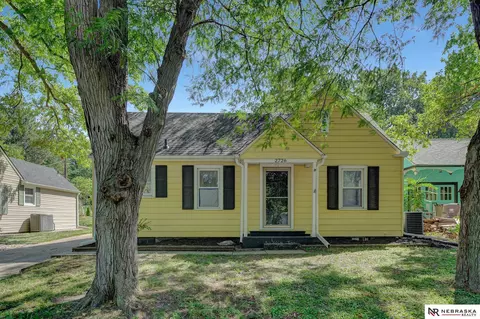 2726 S 34th St, Lincoln, NE 68506