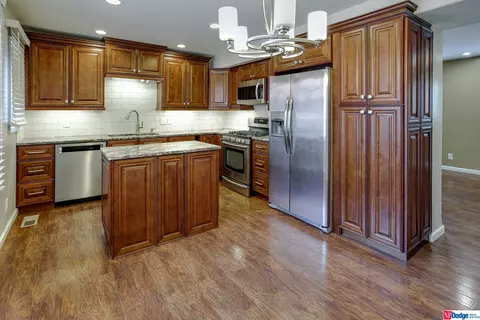2011 Edward R Danner Plz, Omaha, NE 68110
