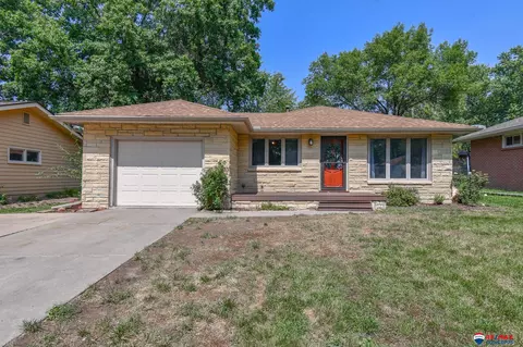 4236 Locust St, Lincoln, NE 68516
