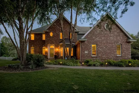 17502 Jones St, Omaha, NE 68118