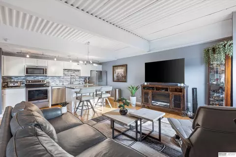 105 N 31 Ave #701, Omaha, NE 68131