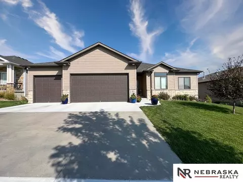 3100 Rawhide Dr, Lincoln, NE 68507
