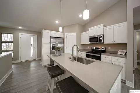 17012 Nicholas St, Omaha, NE 68118