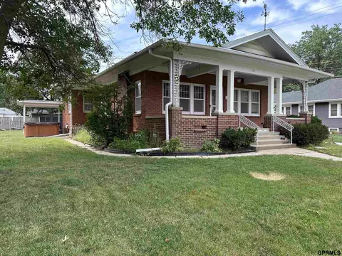 113 S High St, Wilber, NE 68465