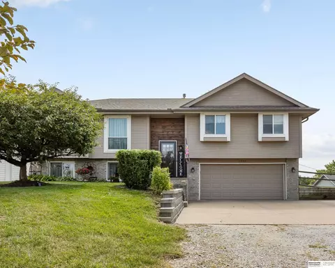 1705 Rock Bluff Rd, Plattsmouth, NE 68048