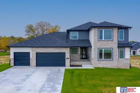 8840 Appaloosa Ln, Lincoln, NE 68520
