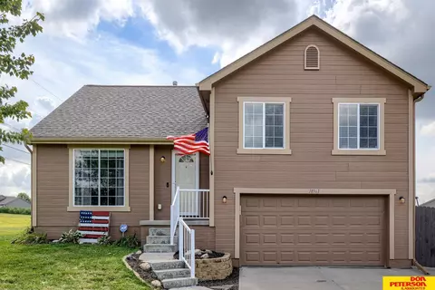 18961 Cinnamon St, Omaha, NE 68135