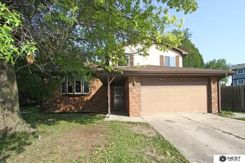 1610 Vale Cir, Lincoln, NE 68521